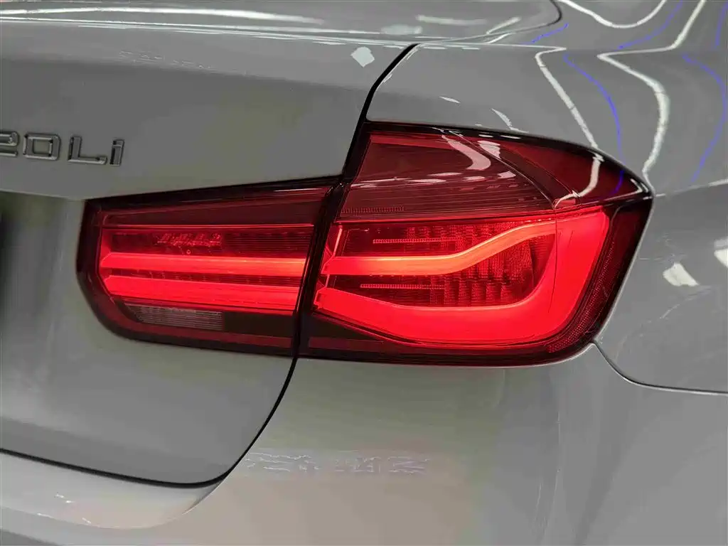 BMW 3 Series 2019 — фото 8
