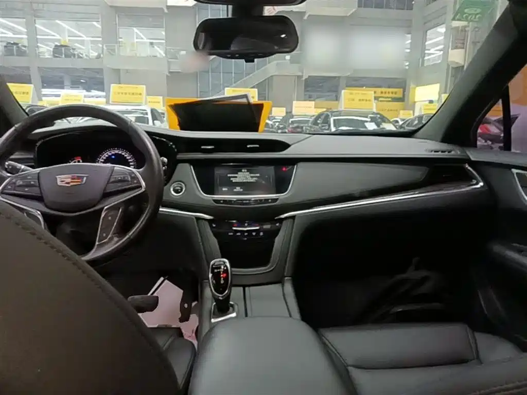 Cadillac XT5 2018 — фото 10