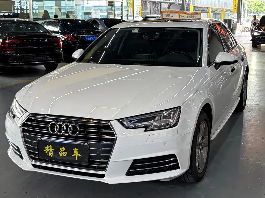 Audi A4L 2018 — фото 1
