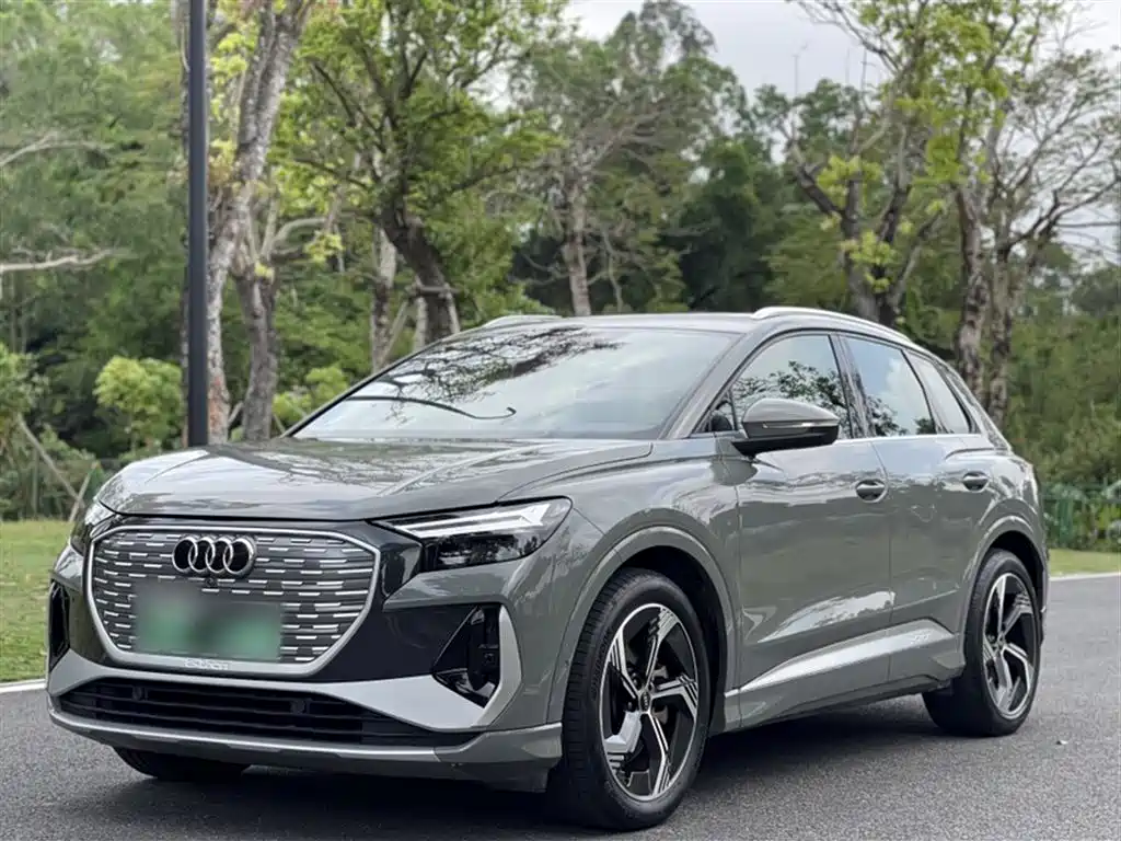 Audi Q4 e-tron 2023 — фото 1