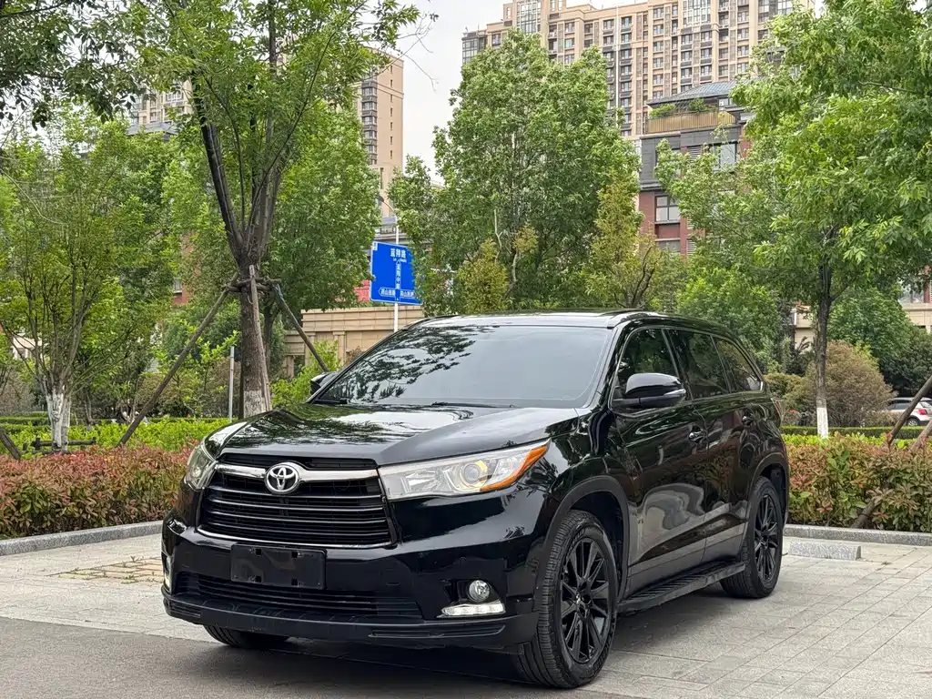 Toyota Highlander 2017 — фото 1