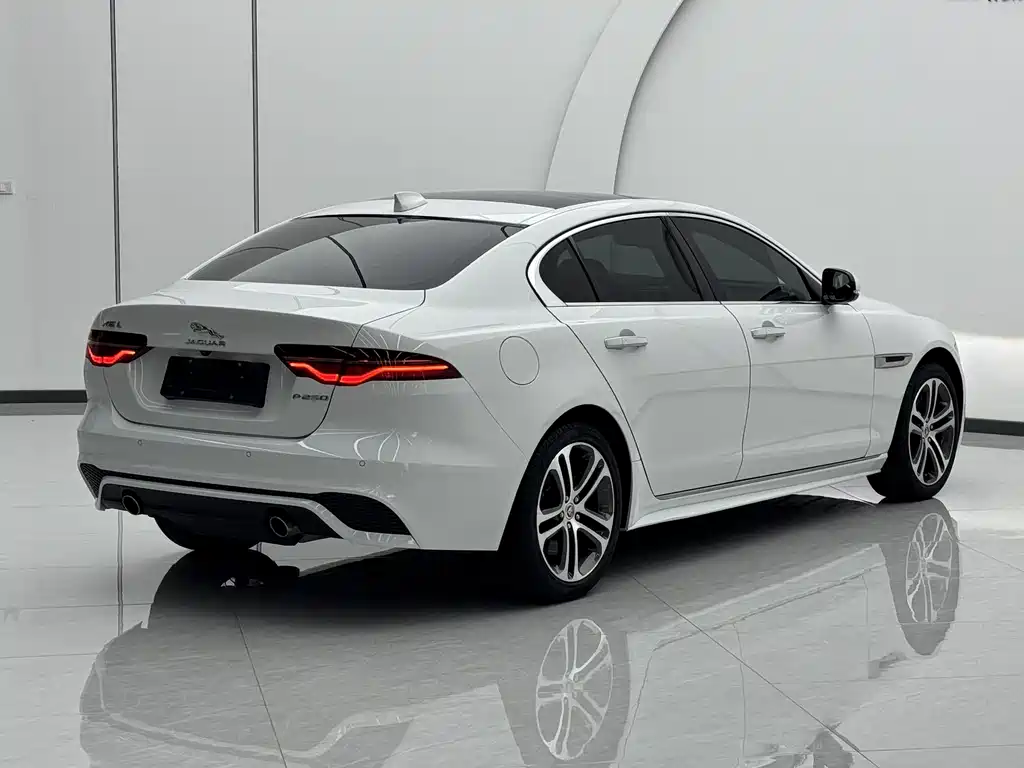 Jaguar XEL 2021 — фото 20