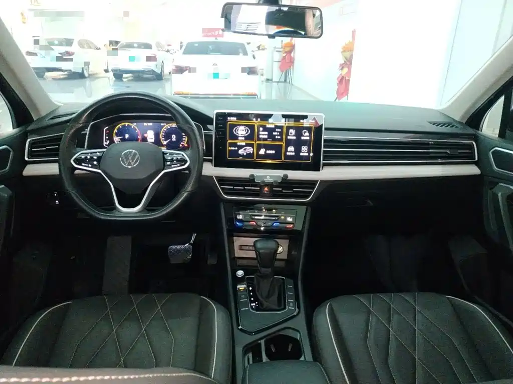 Volkswagen Tiguan L 2023 — фото 10