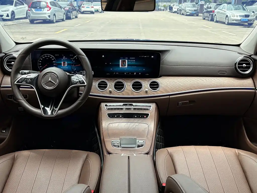Mercedes-Benz E-Class 2023 — фото 7