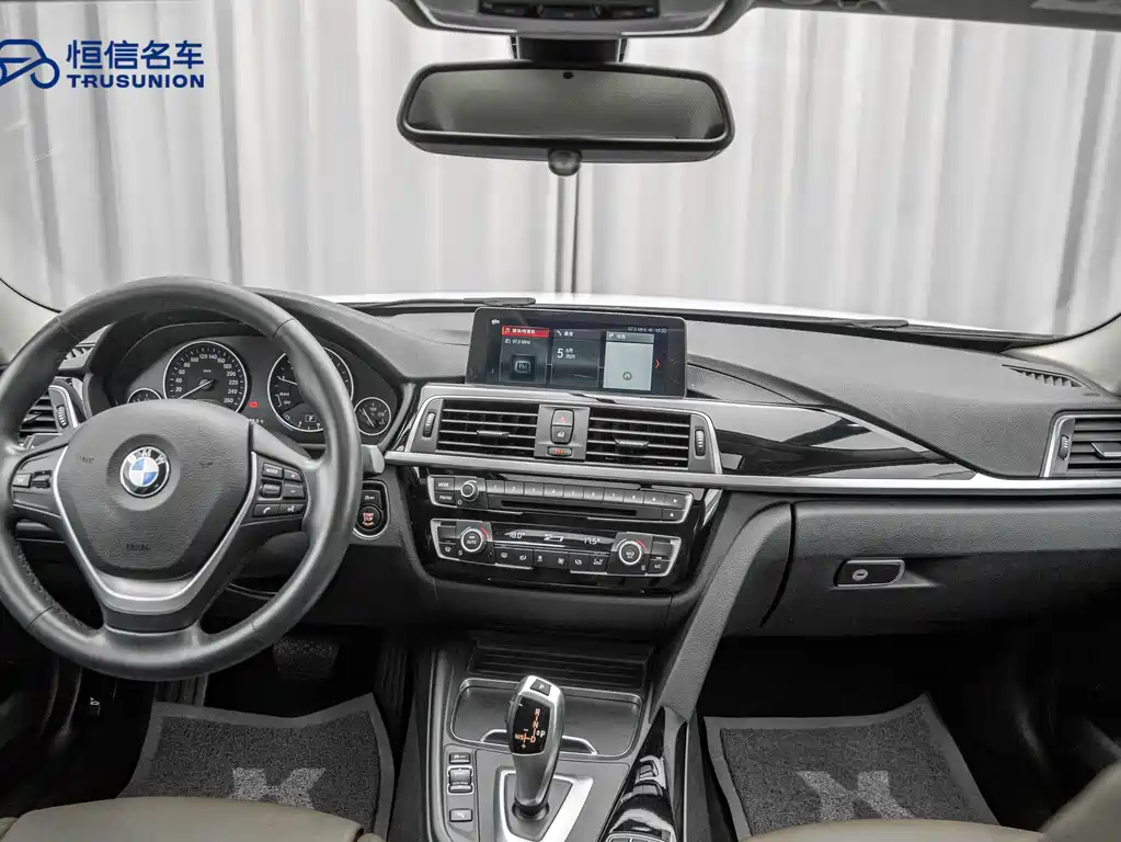 BMW 3 Series 2019 — фото 12