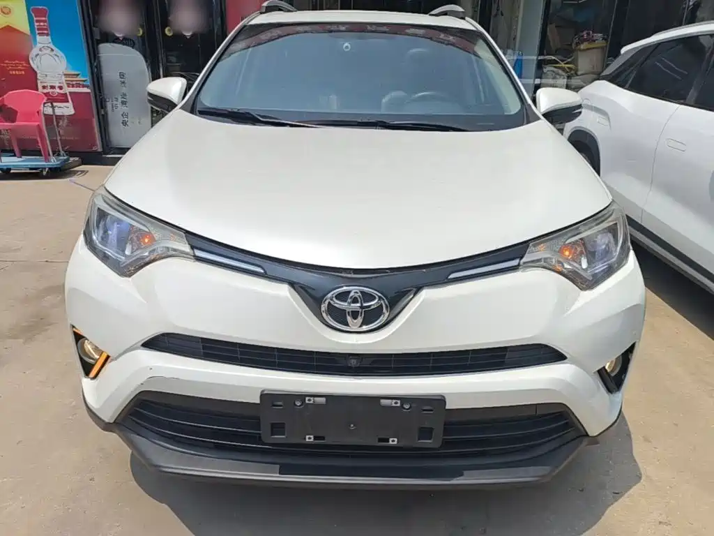 Toyota RAV4 2018 — фото 3