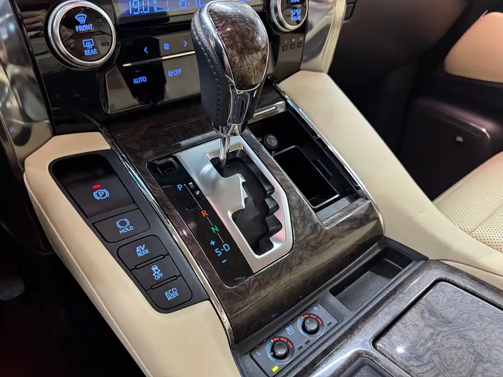 Toyota Alphard 2020 — фото 11