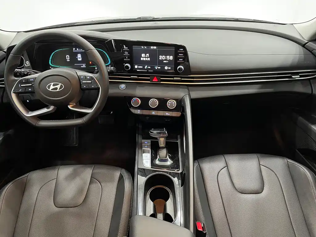 Hyundai Elantra 2024