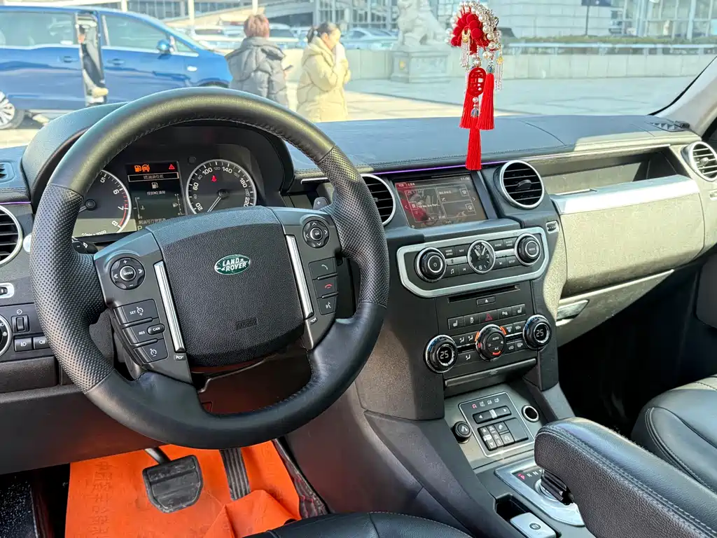 Land Rover Discovery 2016 — фото 9