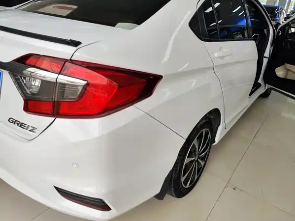 Honda Greiz 2017