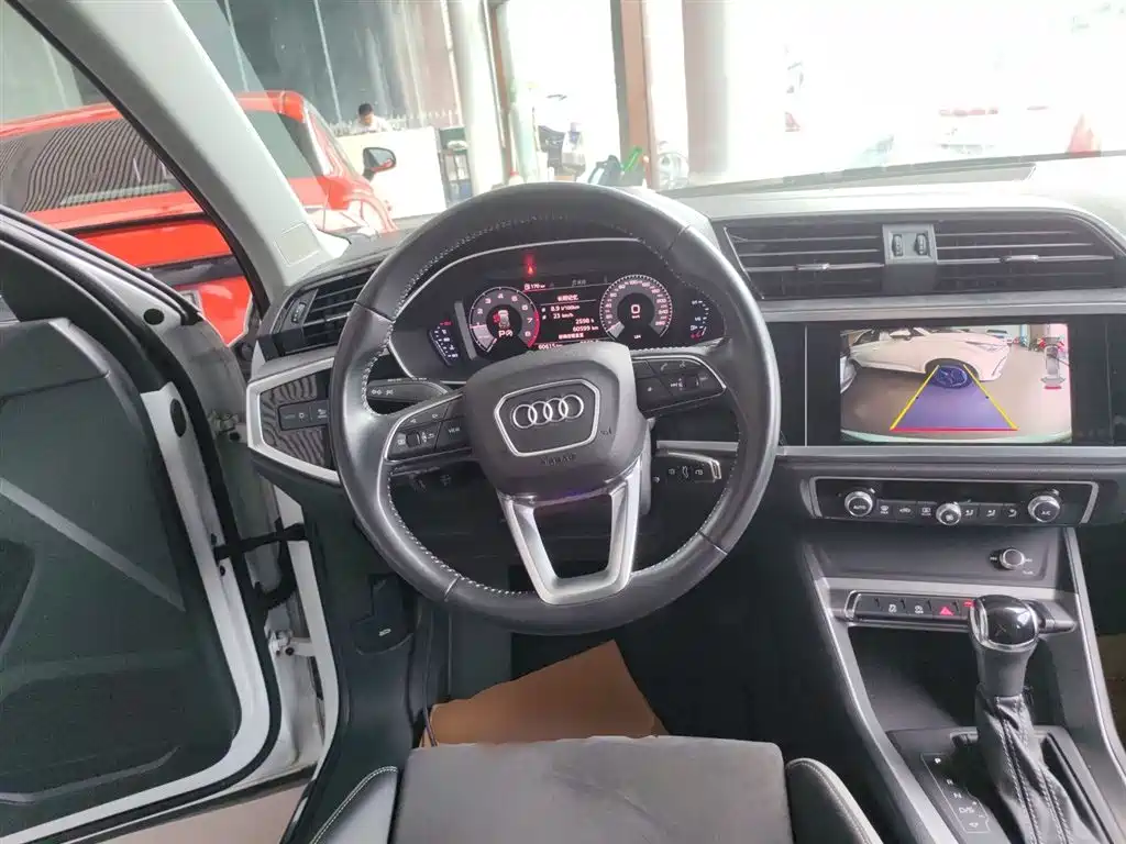 Audi Q3 2019 — фото 11