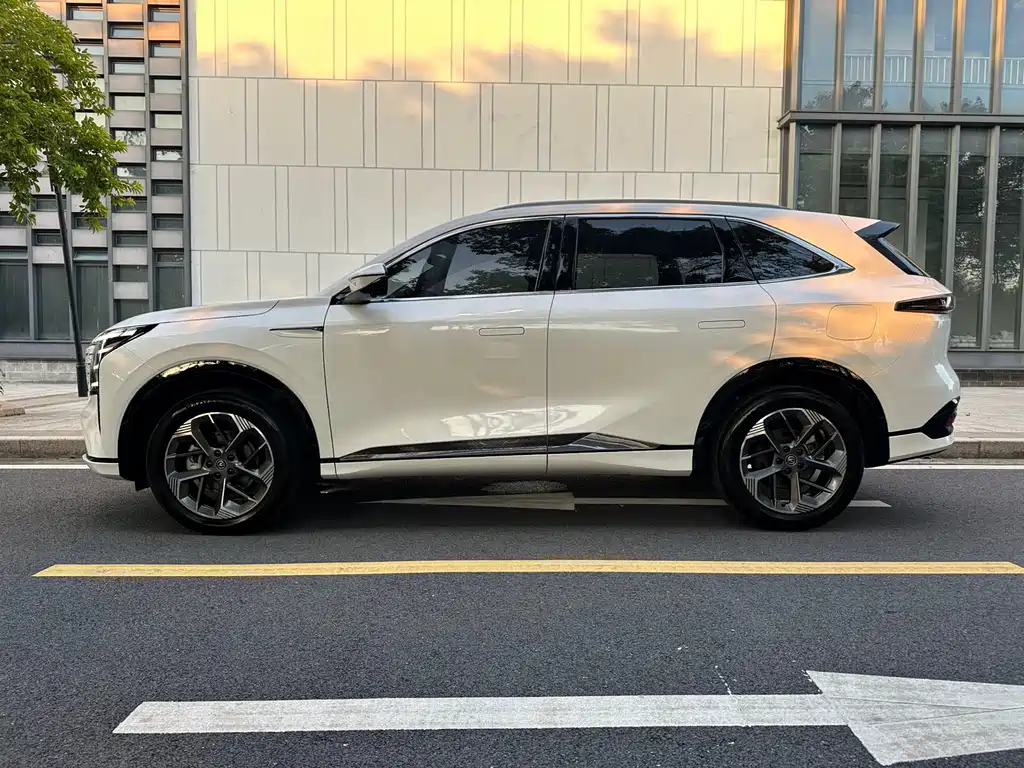 Changan CS75PLUS 2025 — фото 3