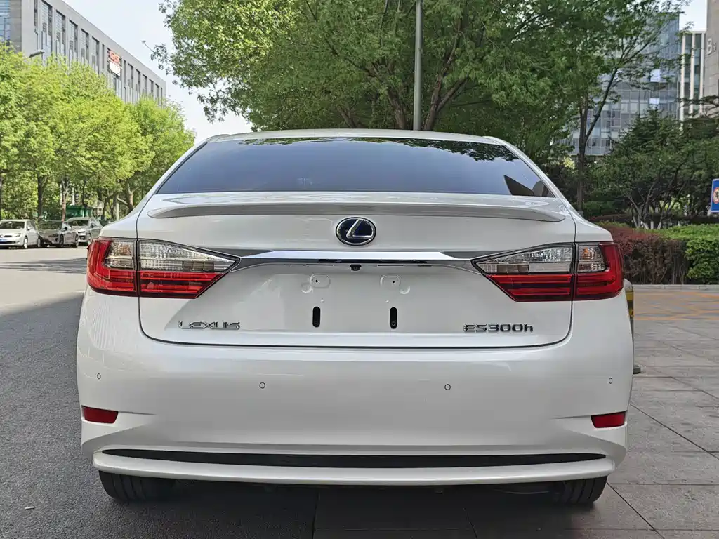 Lexus ES 2018 — фото 5