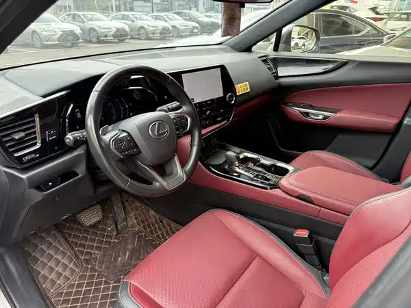 Lexus NX 2023