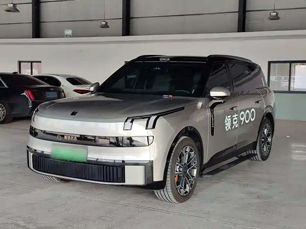 Lynk & Co 900 2025