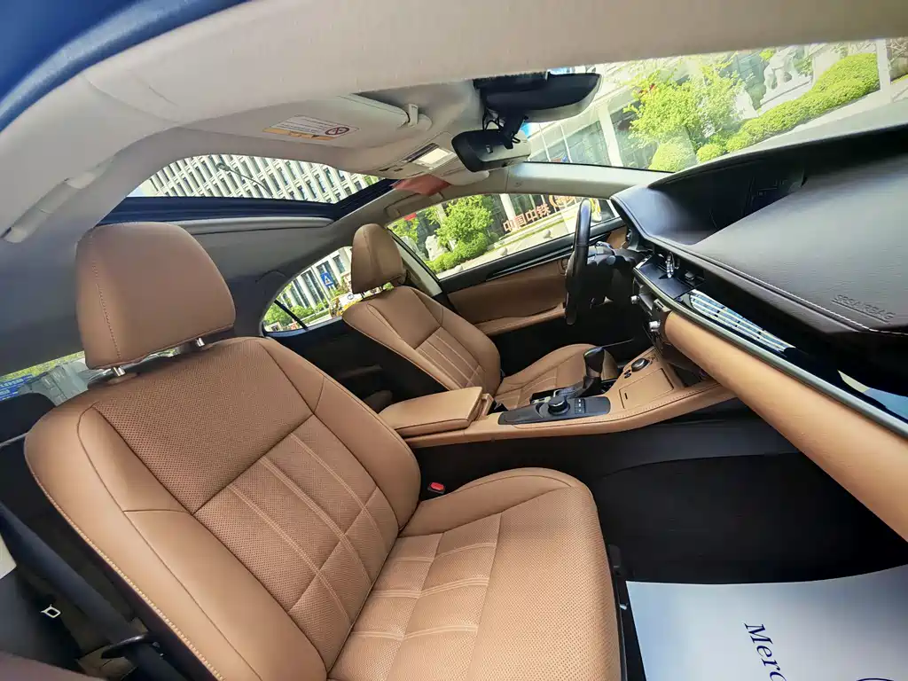 Lexus ES 2018 — фото 18
