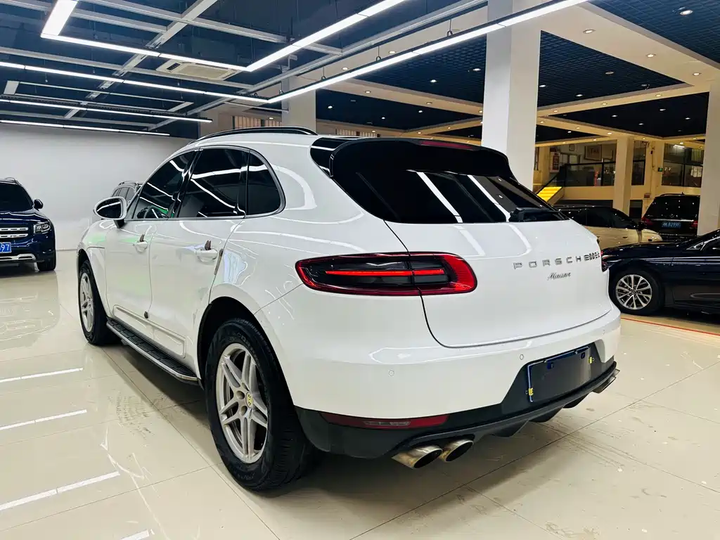 Porsche Macan 2017 — фото 11