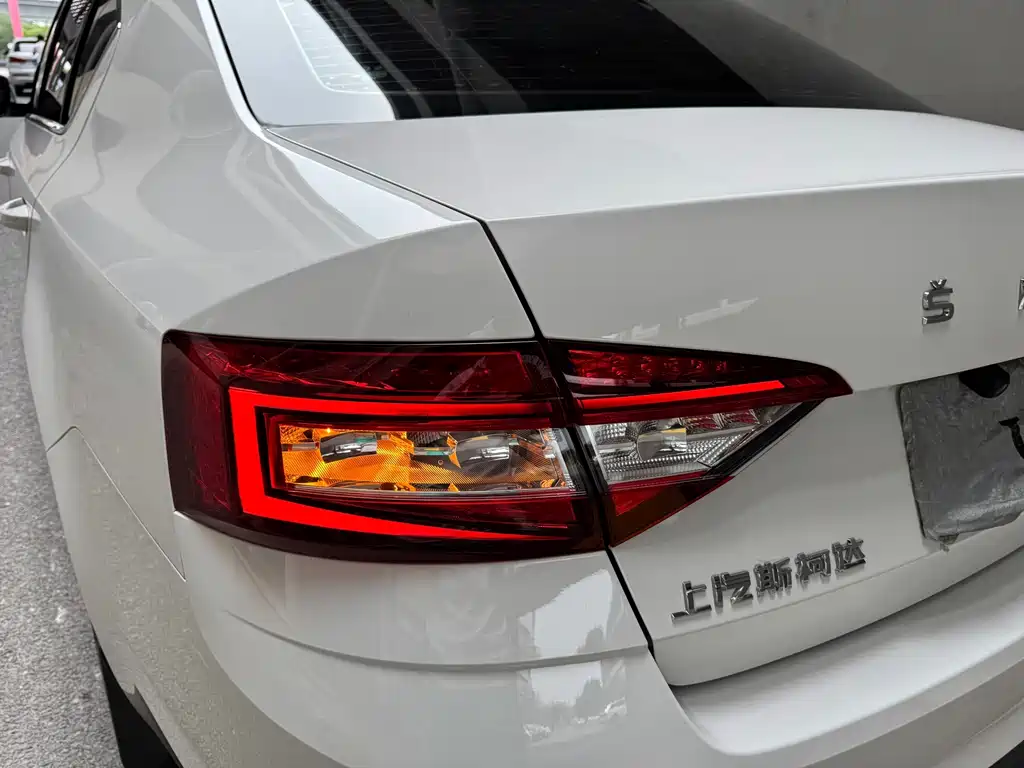 Skoda Octavia 2023 — фото 22