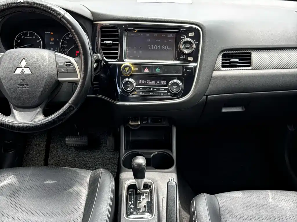 Mitsubishi Outlander 2015 — фото 15