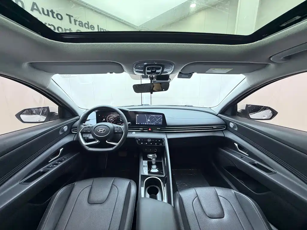 Hyundai Elantra 2022 — фото 17
