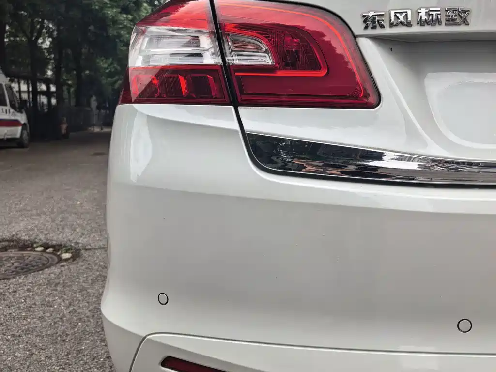 Peugeot 408 2015 — фото 17