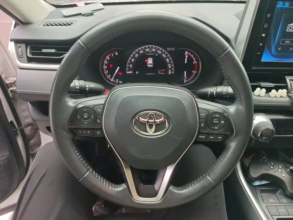 Toyota RAV4 2019 — фото 3