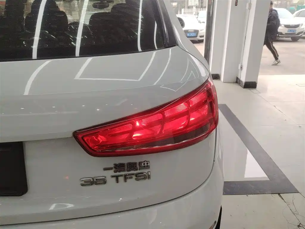 Audi Q3 2015 — фото 24