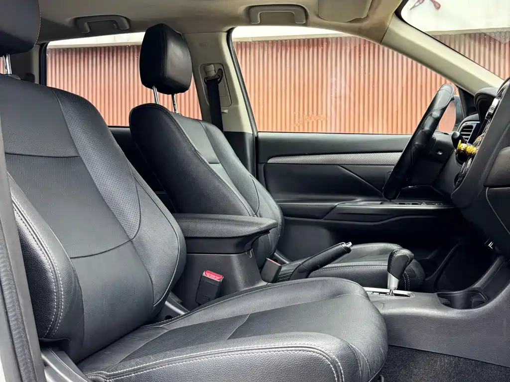 Mitsubishi Outlander 2015 — фото 19