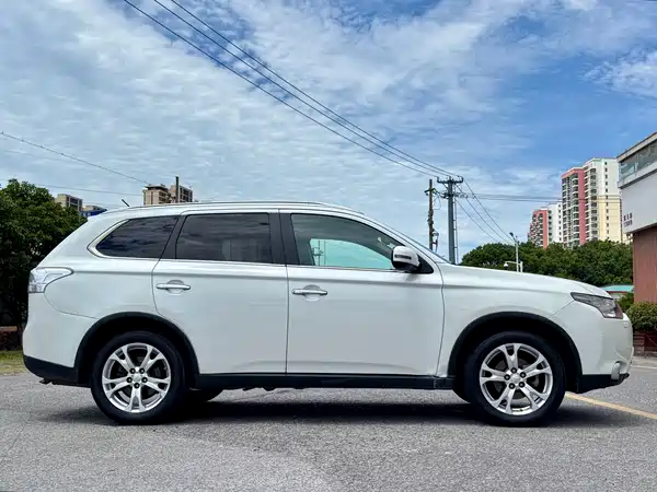 Mitsubishi Outlander 2015