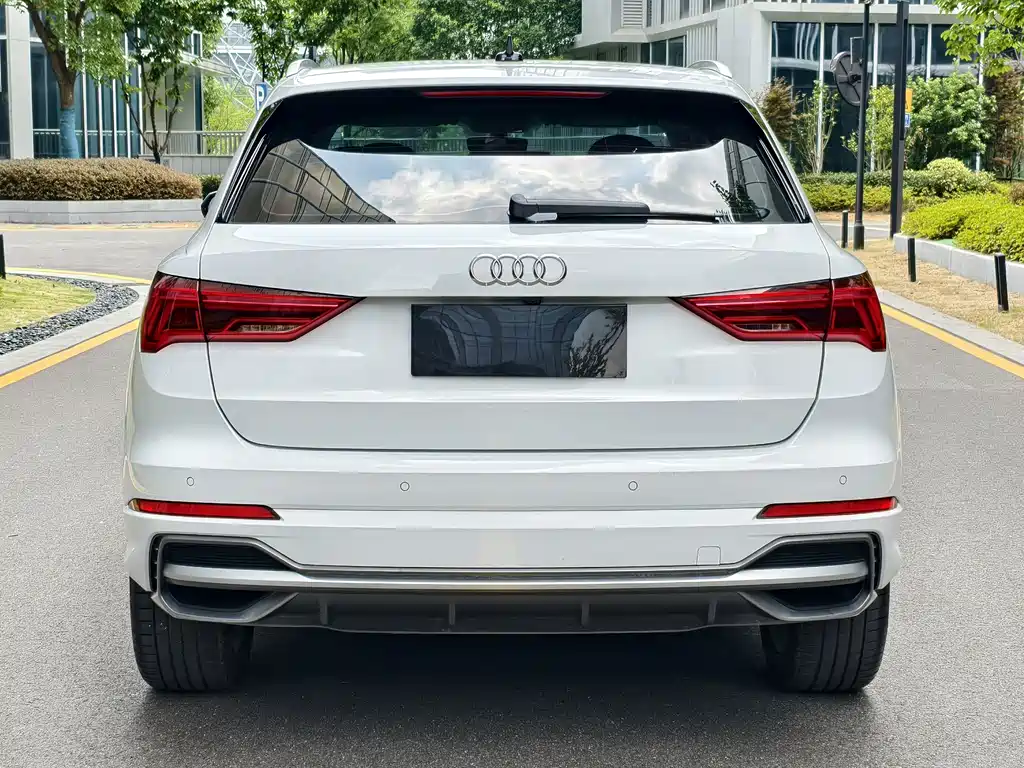 Audi Q3 2019 — фото 11