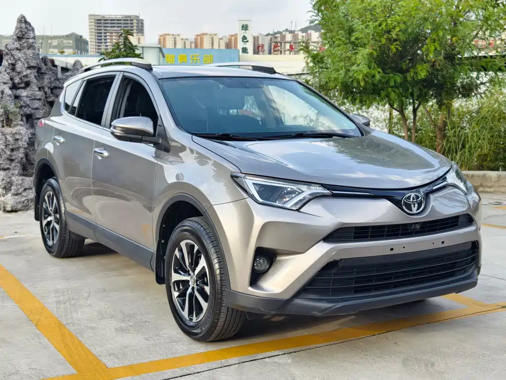 Toyota RAV4 2017 — фото 3