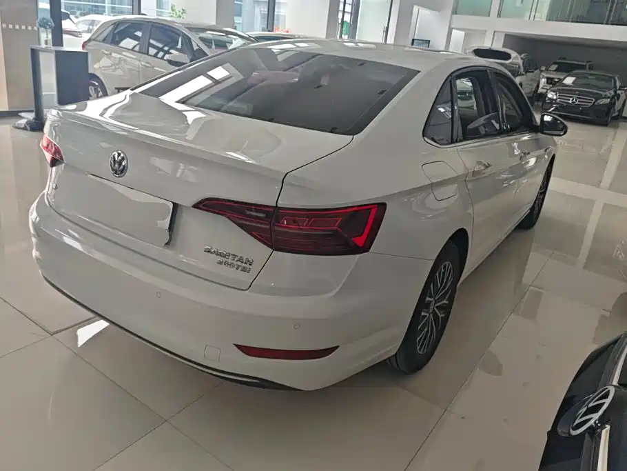 Volkswagen Sagitar 2020