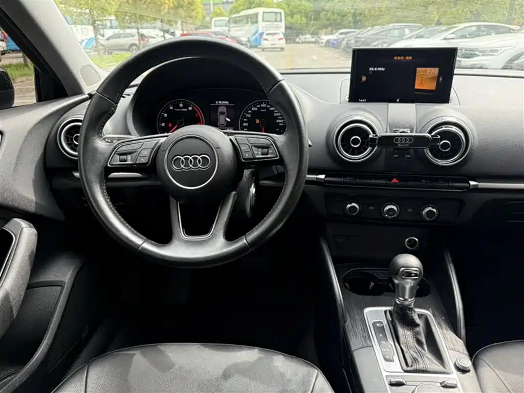 Audi A3 2018 — фото 14