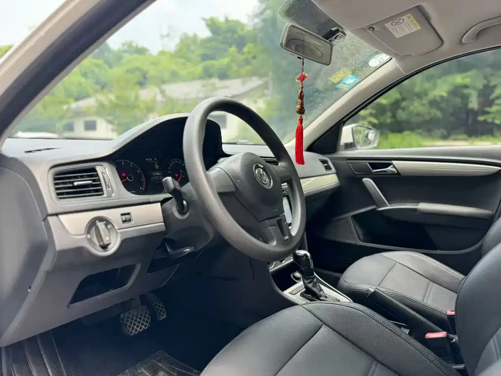 Volkswagen Lavida 2015