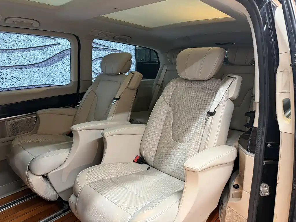Mercedes-Benz V-Class 2017 — фото 11
