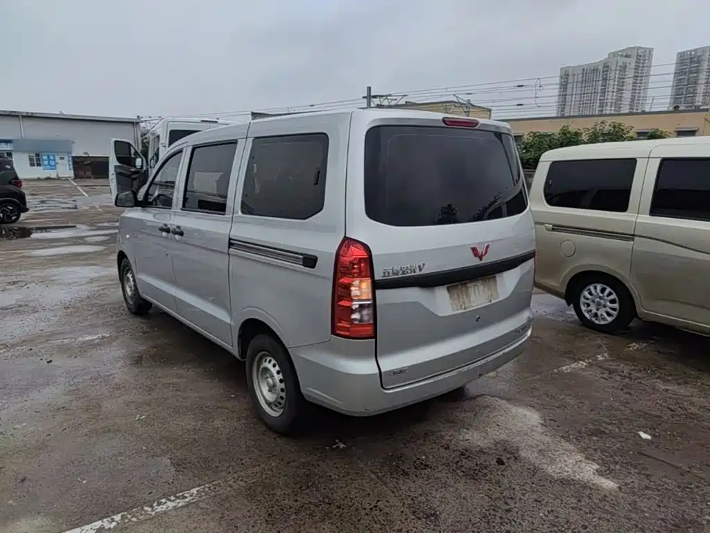 Wuling Hongguang V 2022