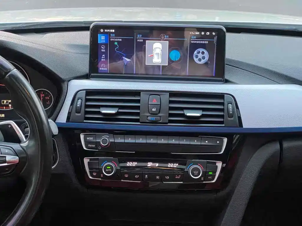 BMW 3 Series 2019 — фото 14