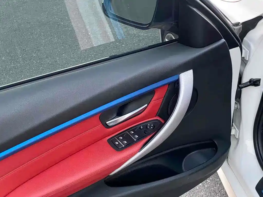 BMW 3 Series 2019 — фото 12