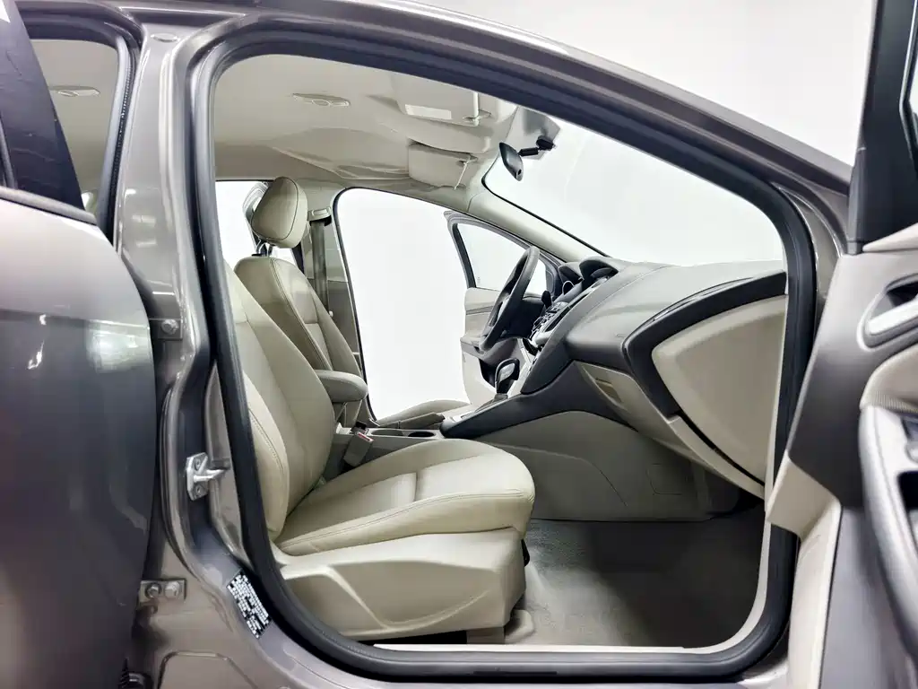 Ford Focus 2014 — фото 13