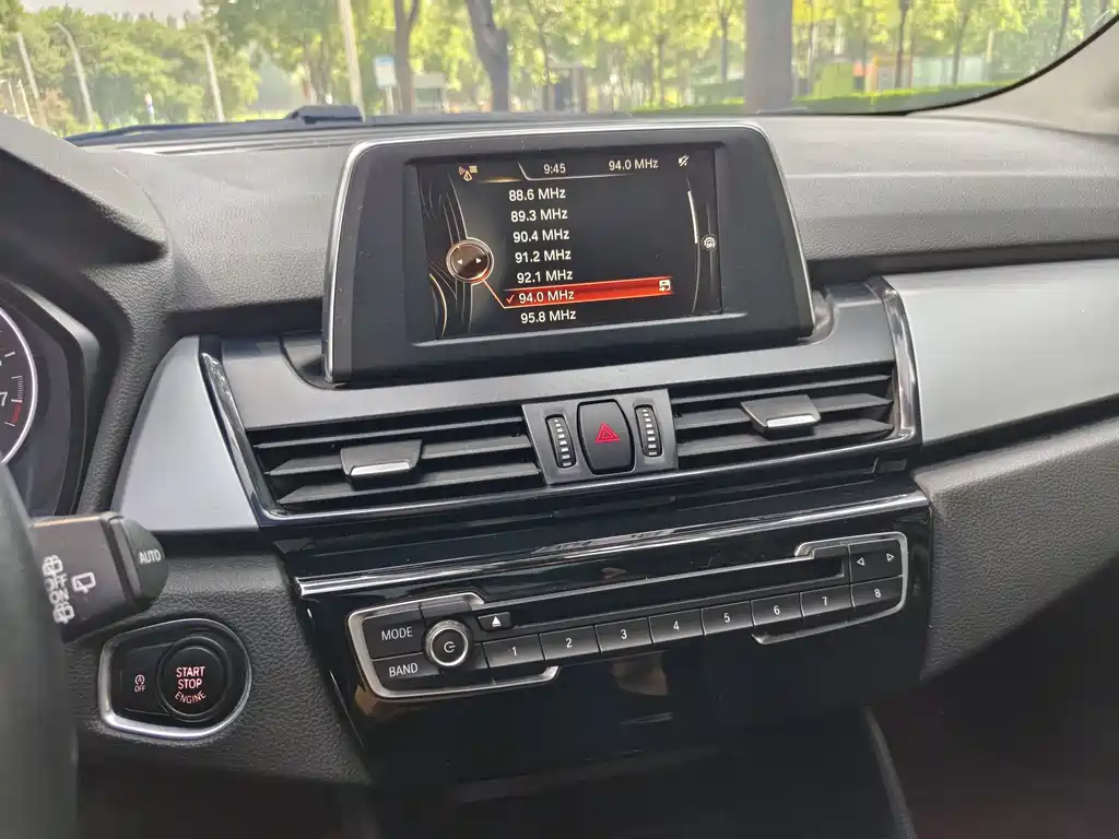 BMW 2 Series Active Tourer 2017 — фото 13