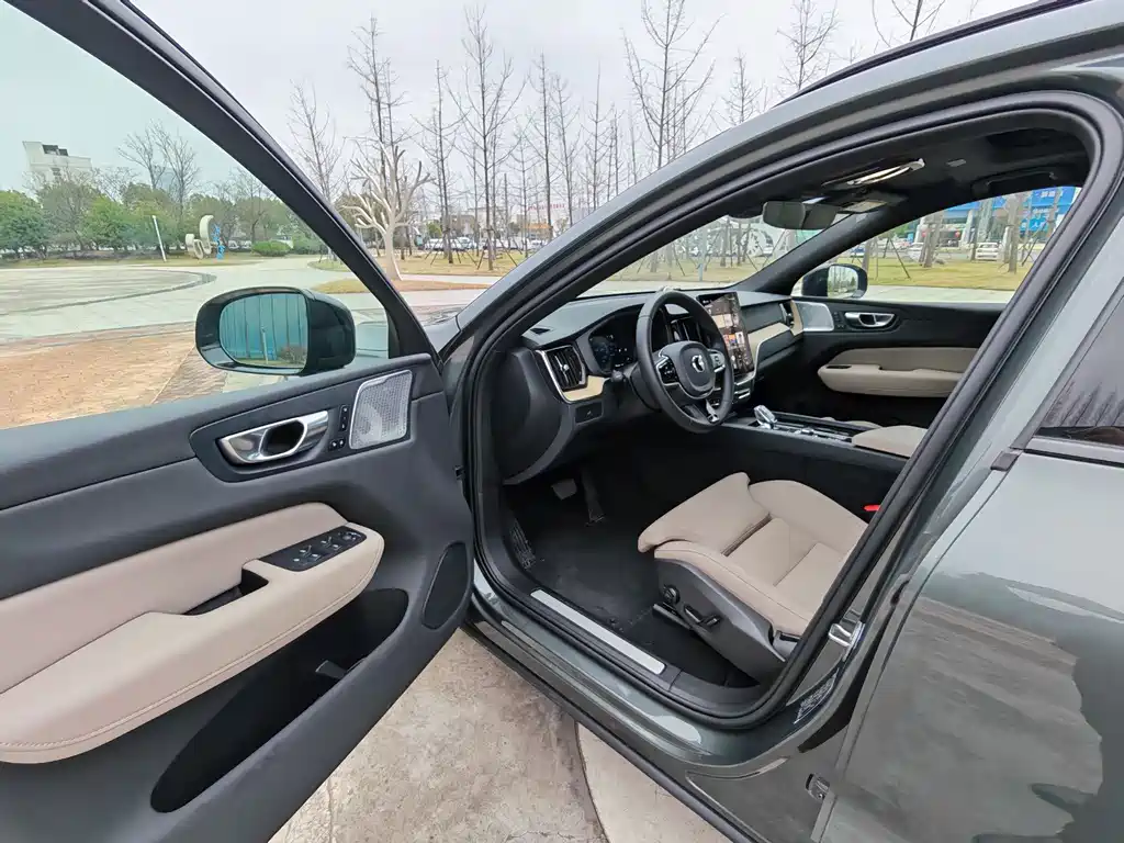 Volvo XC60 2025 — фото 35