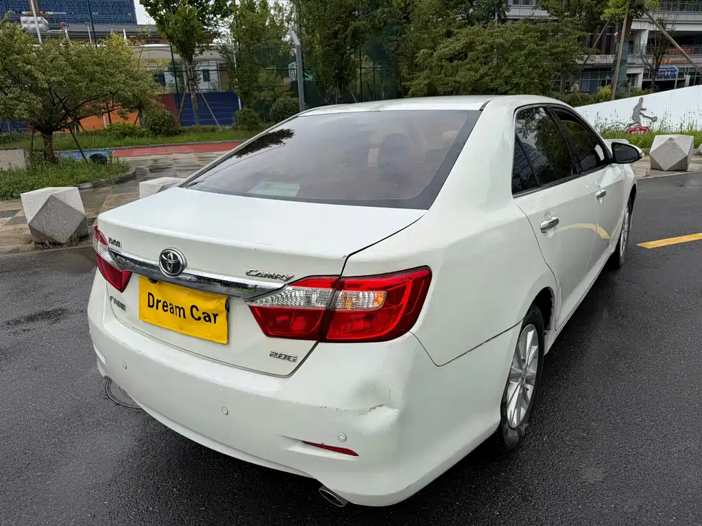 Toyota Camry 2014 — фото 4