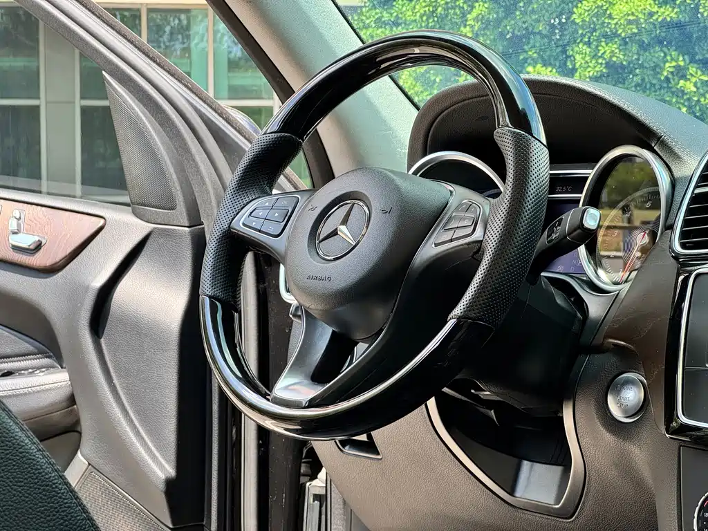 Mercedes-Benz GLE 2017 — фото 11