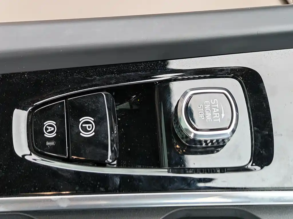 Volvo XC60 2025 — фото 24