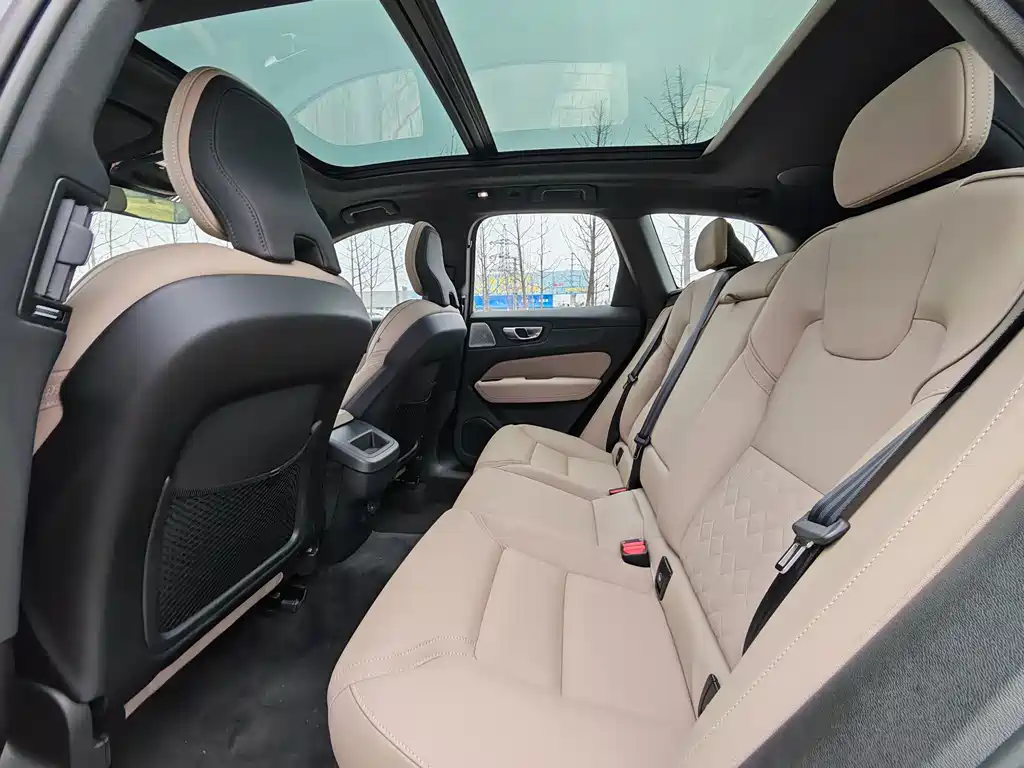 Volvo XC60 2025 — фото 26