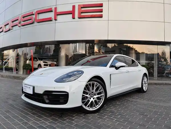 Porsche Panamera 2023