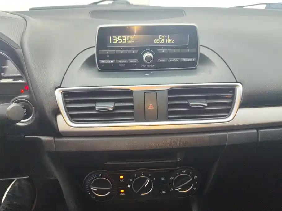 Mazda 3 Axela 2015 — фото 13