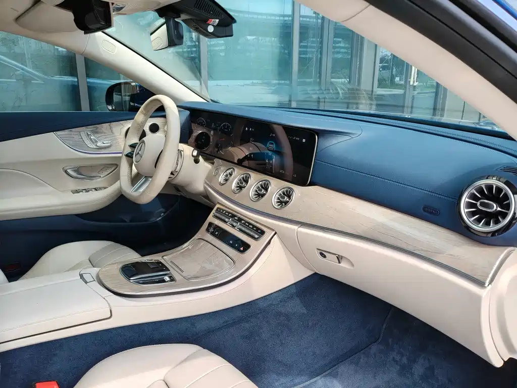 Mercedes-Benz E-Class 2023 — фото 12