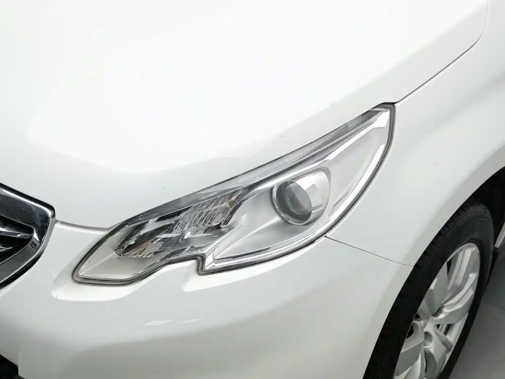 Peugeot 2008 2015 — фото 7