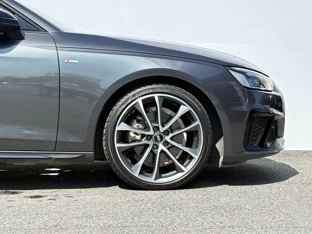 Audi A4L 2023 — фото 24